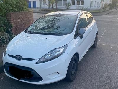 Weiß Gebraucht 2010 Ford Fiesta Limousine | 1.900 € (Fairer Preis)