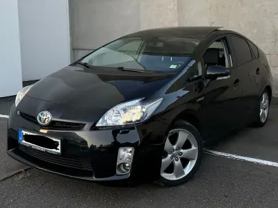 Käytetty Toyota Prius Life 136 HP (100 kW) 2010 Musta Viistoperä