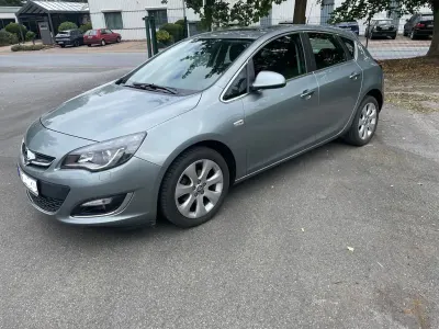 Gebraucht Opel Astra Edition 120 PS (88 kW) 2012 Grau Limousine