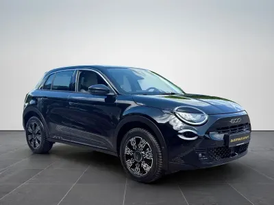 Gebraucht Fiat 600 Basis 101 PS (74 kW) 2024 Schwarz SUV