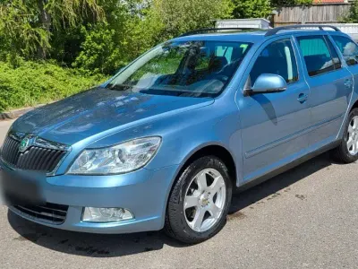 Gebraucht Skoda Octavia Elegance 160 PS (117 kW) 2010 Blau Kombi