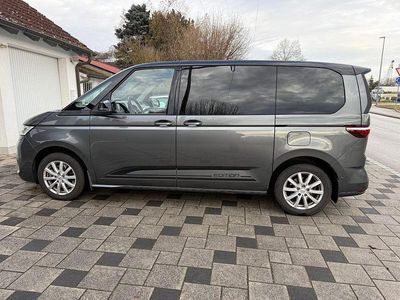 Grau Gebraucht 2022 VW Multivan Edition Van | 48.980 € (Etwas zu teuer)