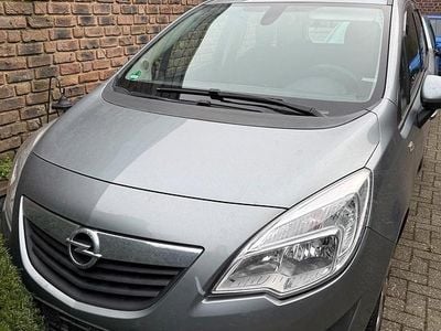 Silber Gebraucht 2012 Opel Meriva Van / Kleinbus | 1.800 € (Guter Preis)