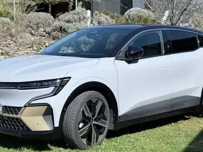Gebraucht Renault Megane E-Tech Iconic 160 kW (218 PS) 2022 Grau Limousine