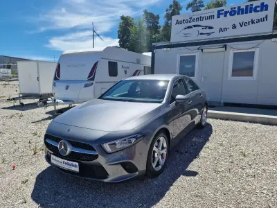 Gebraucht Mercedes A200 Business 163 PS (119 kW) 2019 Mountaingrau  met. Limousine