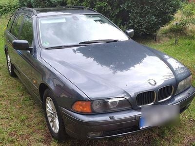 BMW 523