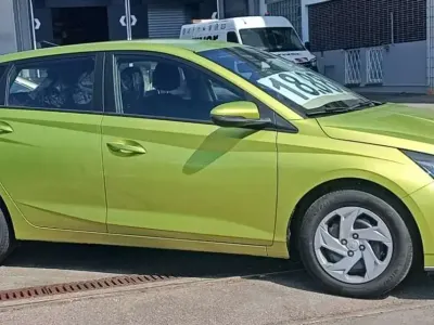 Neu Hyundai i20 90 PS (66 kW) 2026 Limestonemetallic Kleinwagen