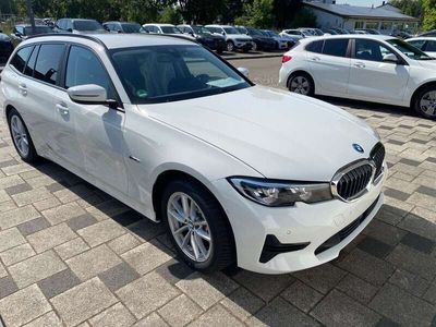 BMW 330e