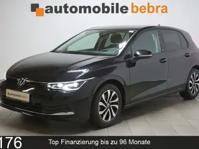Używany VW Golf VIII Active 150 KM (110 kW) 2022 Czarny Sedan/Limuzyna
