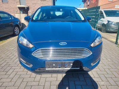 Usata Ford Focus Titanium 101 CV (74 kW) 2017 Blu Berlina
