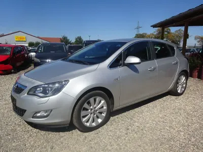 Gebraucht Opel Astra Innovation 140 PS (102 kW) 2010 Silber Limousine
