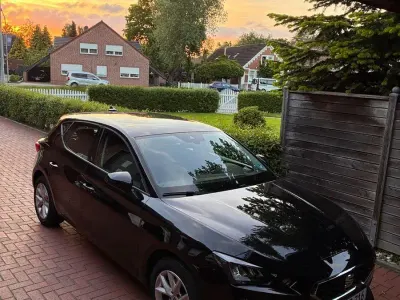 Używany Seat Leon FR 150 KM (110 kW) 2021 Czarny Sedan/Limuzyna
