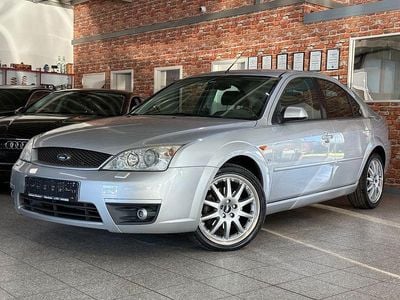 Gebraucht Ford Mondeo Ghia 170 PS (125 kW) 2001 Silber Limousine