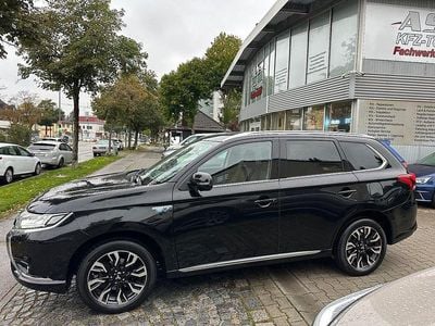 Gebraucht Mitsubishi Outlander P-HEV Plus 121 PS (88 kW) 2018 Schwarz SUV
