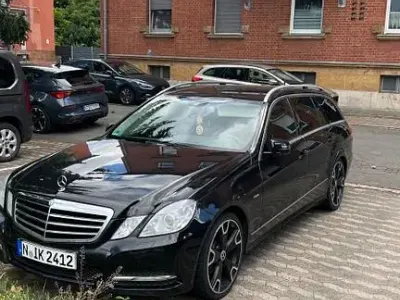 Gebraucht Mercedes E220 Avantgarde 170 PS (125 kW) 2010 Schwarz Limousine
