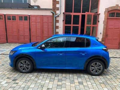 Peugeot e-208