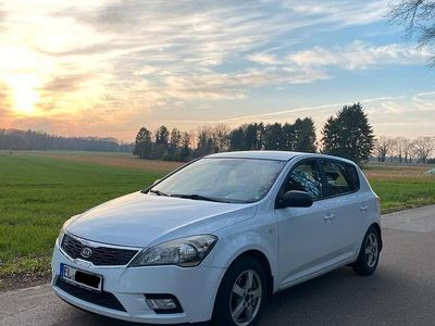 Gebraucht Kia Ceed 90 PS (66 kW) 2010 Weiß Kleinwagen