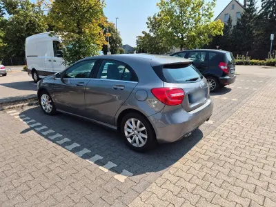 Gebraucht Mercedes A180 109 PS (80 kW) 2013 Grau Kleinwagen