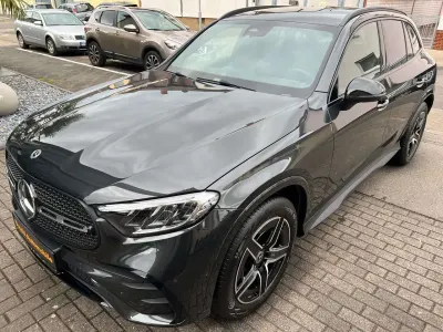 Gebraucht Mercedes GLC200 227 PS (166 kW) 2025 Grau SUV