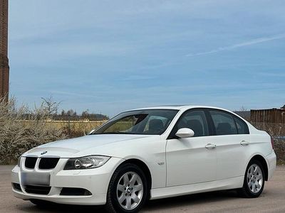 Gebraucht BMW 320 170 PS (125 kW) 2007 Weiß Limousine