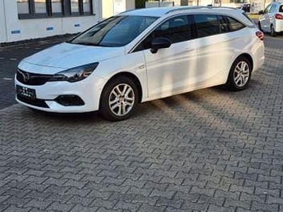 Second-hand Opel Astra Enjoy 131 CP (96 kW) 2022 Alb Hatchback