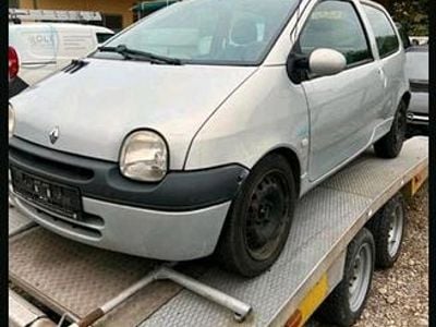 Second-hand Renault Twingo 75 CP (55 kW) 2004 Argintiu Hatchback