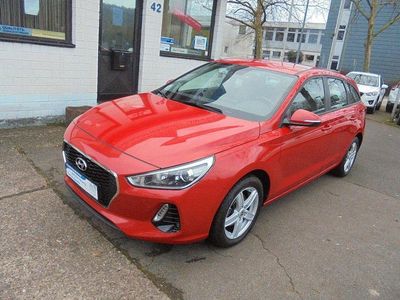 Rot Gebraucht 2018 Hyundai i30 Select Kombi | 10.950 € (Guter Preis)