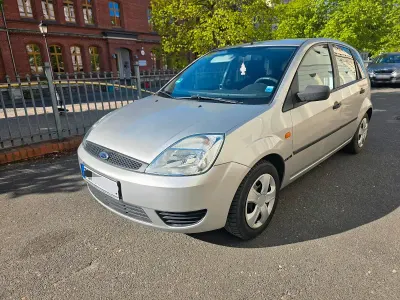 Usata Ford Fiesta 69 CV (50 kW) 2005 Argento Utilitaria