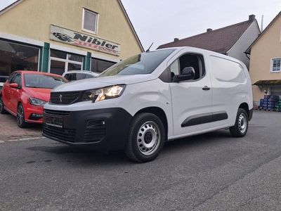 Gebraucht Peugeot Partner 131 PS (96 kW) 2024 Weiß Van / Kleinbus