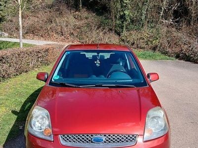 Gebraucht Ford Fiesta Ambiente 69 PS (50 kW) 2007 Rot Kleinwagen