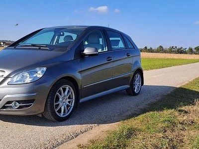 Gebraucht Mercedes B200 136 PS (100 kW) 2011 Grau Van / Kleinbus