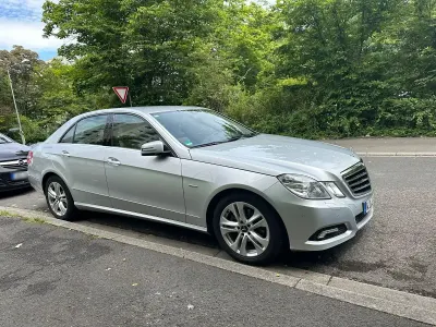 Gebraucht Mercedes E200 Avantgarde 184 PS (135 kW) 2009 Silber Limousine