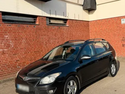 Gebraucht Hyundai i30 110 PS (80 kW) 2011 Schwarz Kombi