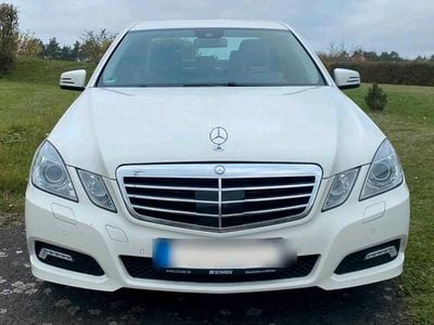 Weiß Gebraucht 2009 Mercedes E350 Avantgarde Limousine | 9.700 € (Fairer Preis)