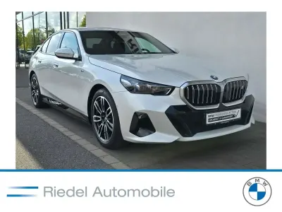 Gebraucht BMW i5 M Sport 250 kW (340 PS) 2025 Mineralweiß metallic Kombi