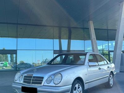 Mercedes E200