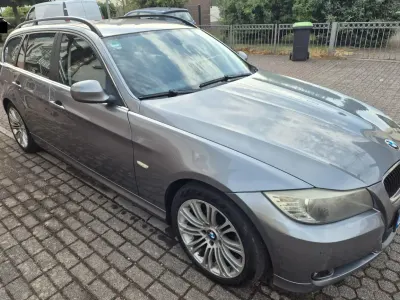 Gebraucht BMW 320 177 PS (130 kW) 2009 Grau Kombi