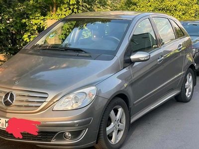 Mercedes B200