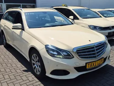 Gebraucht Mercedes E200 136 PS (100 kW) 2016 Hellelfenbein Kombi