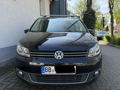 Second-hand VW Touran Highline 140 CP (102 kW) 2011 Negru Monovolum