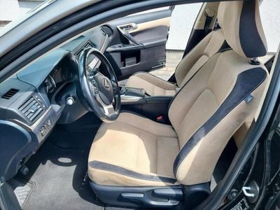Lexus CT200h