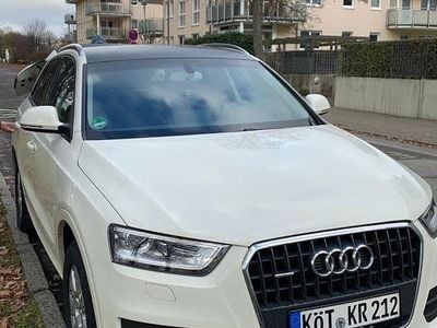 Weiß Gebraucht 2012 Audi Q3 Ambiente SUV | 10.000 € (Guter Preis)
