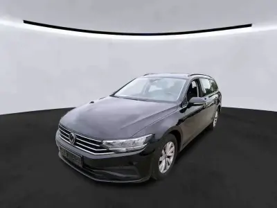 Gebraucht VW Passat Basis 150 PS (110 kW) 2022 Schwarz Kombi
