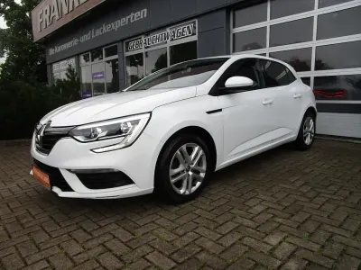 Gebraucht Renault Mégane IV Play 110 PS (80 kW) 2018 Weiß Limousine