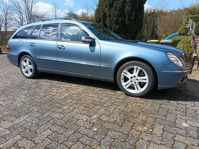 Usata Mercedes E500 306 CV (225 kW) 2004 Blu Station wagon