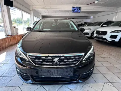 Gebraucht Peugeot 308 Allure 150 PS (110 kW) 2018 Schwarz Limousine