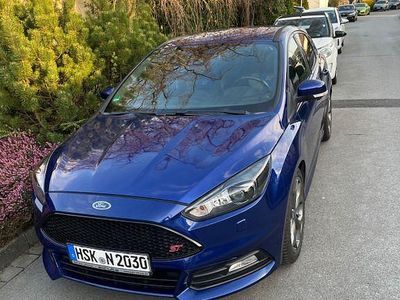Usata Ford Focus Sport 250 CV (183 kW) 2015 Blu Berlina