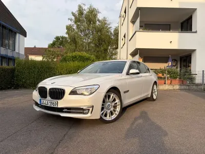 Gebraucht BMW 740 313 PS (230 kW) 2015 Weiß Limousine