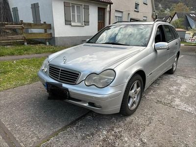 Second-hand Mercedes 200 116 CP (85 kW) 2001 Argintiu Break