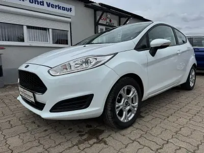 Gebraucht Ford Fiesta Trend 60 PS (44 kW) 2016 Weiß Kleinwagen
